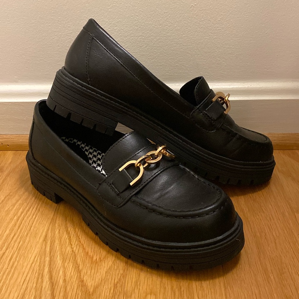 Seychelles Women's Black and Gold Loafers